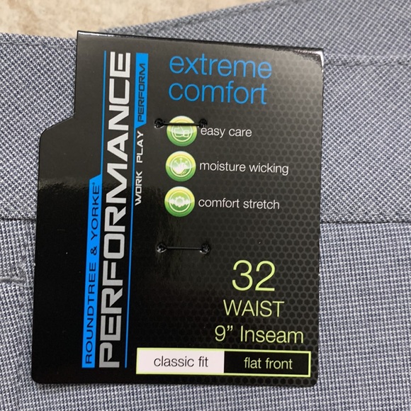 Roundtree and Yorke performance classic fit flat front shorts - Picture 2 of 6